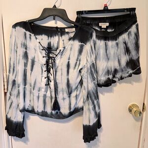 Exist Women's Black and White Tie-Dye Top